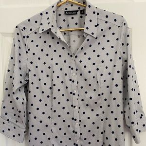 White/dark blue Polka dots top. Size M.
